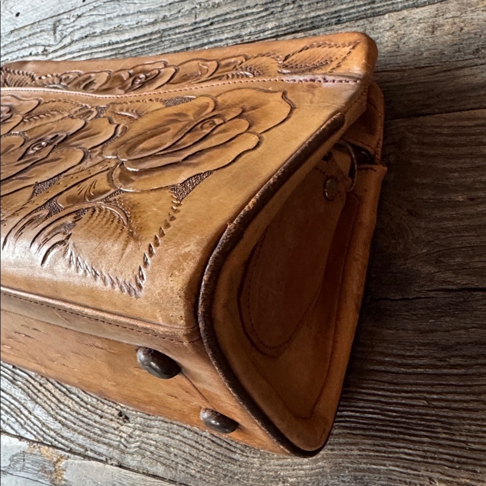 Vintage 60’s hand tooled floral leather clutch - Picture 15 of 16